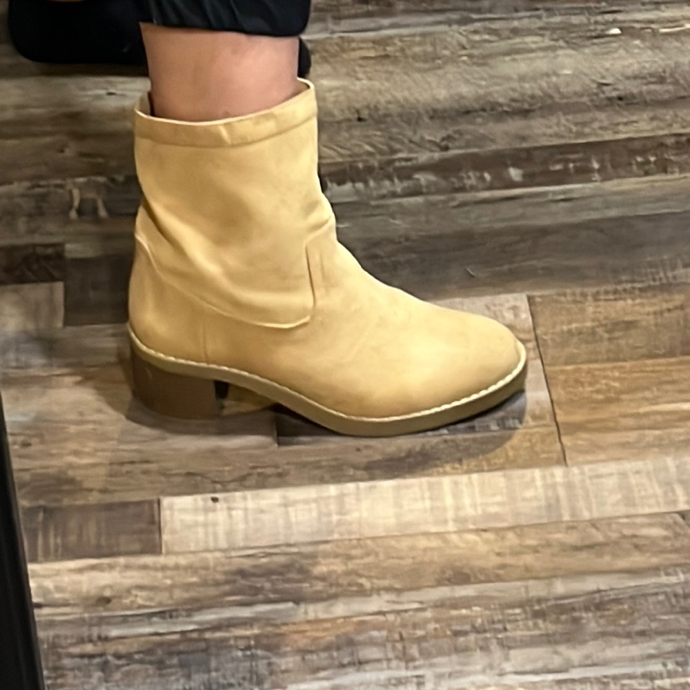 cowboy boot inspired low boot with classy piping around the boot.